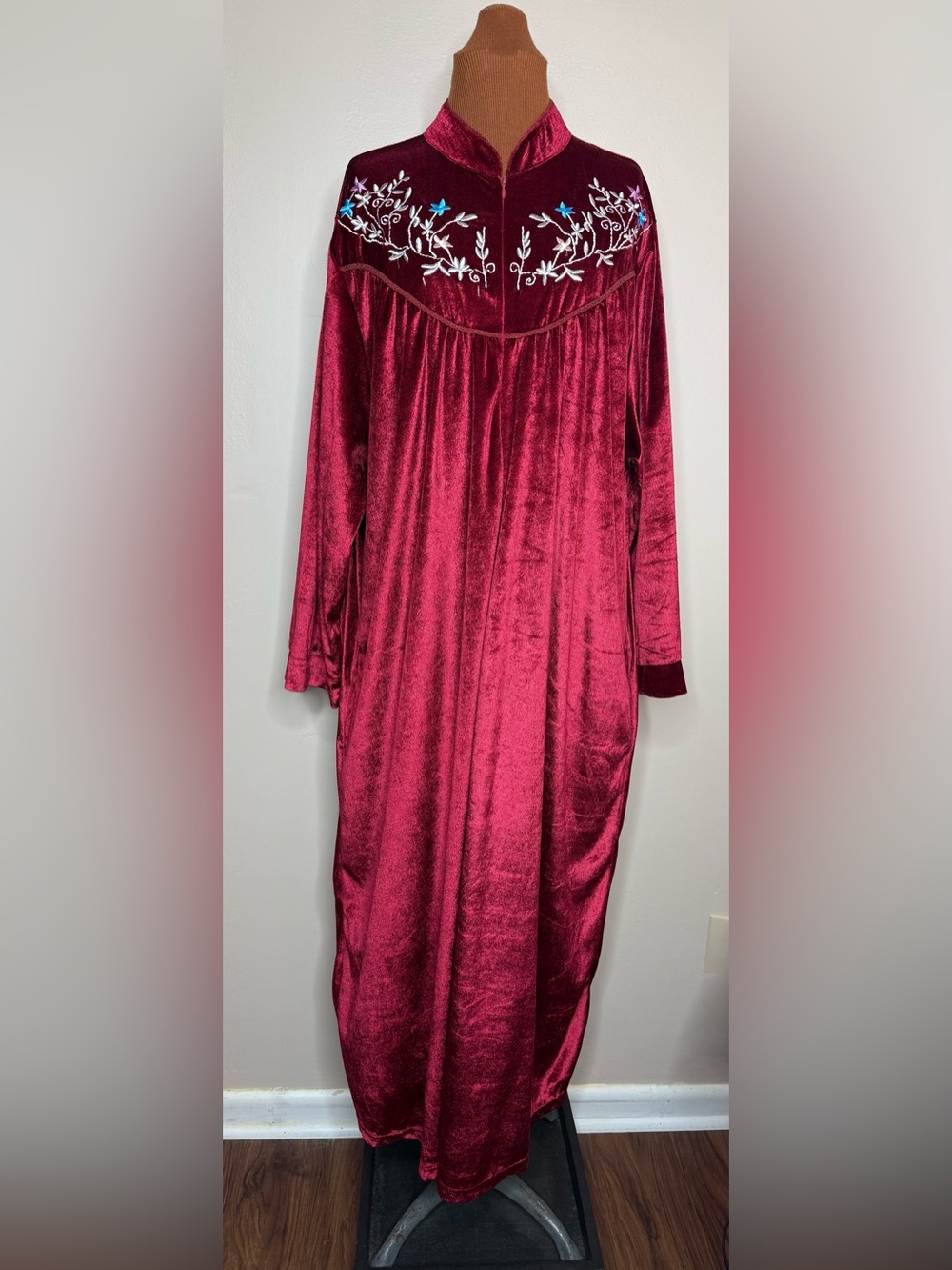 Sante Intimates Velour Full Length Zipper Front Robe Embroidered Yoke Size XL